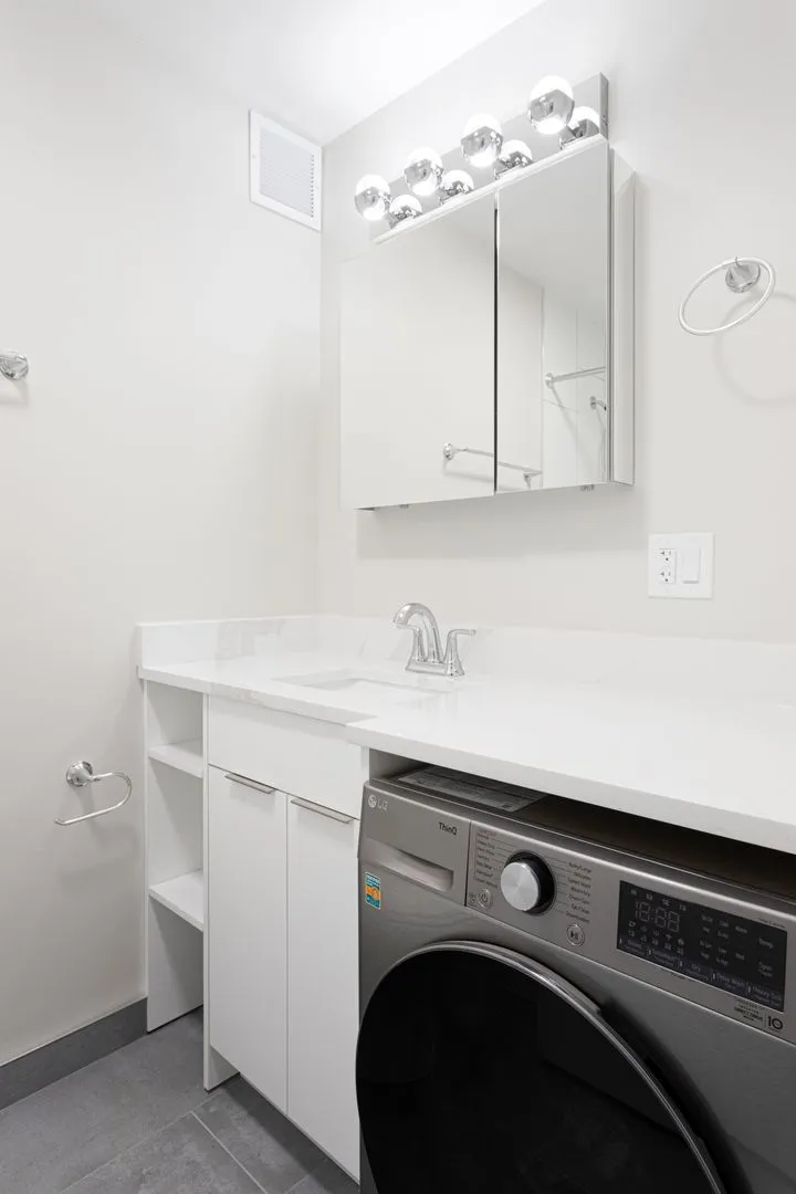 6166 N Sheridan Rd, ,  60660, USA 60660-unit#12E-Chicago-IL