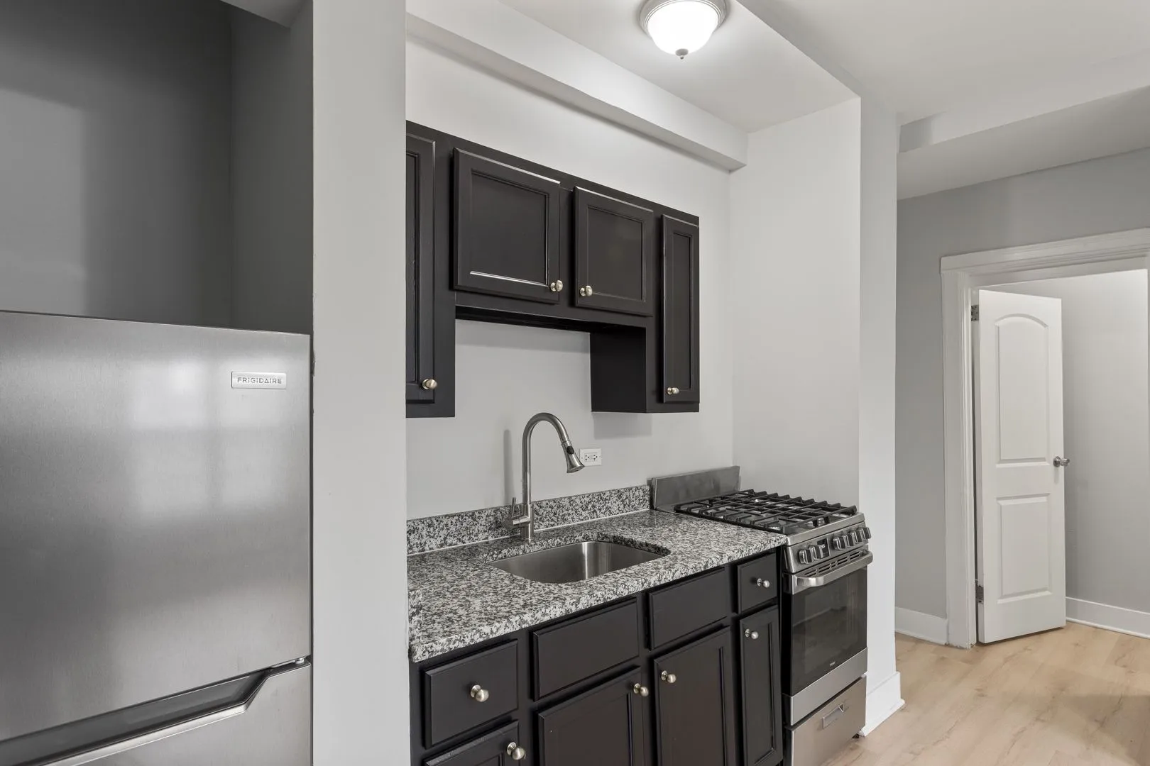 4555 Malden St, ,  60640, USA 60640-unit#211-Chicago-IL