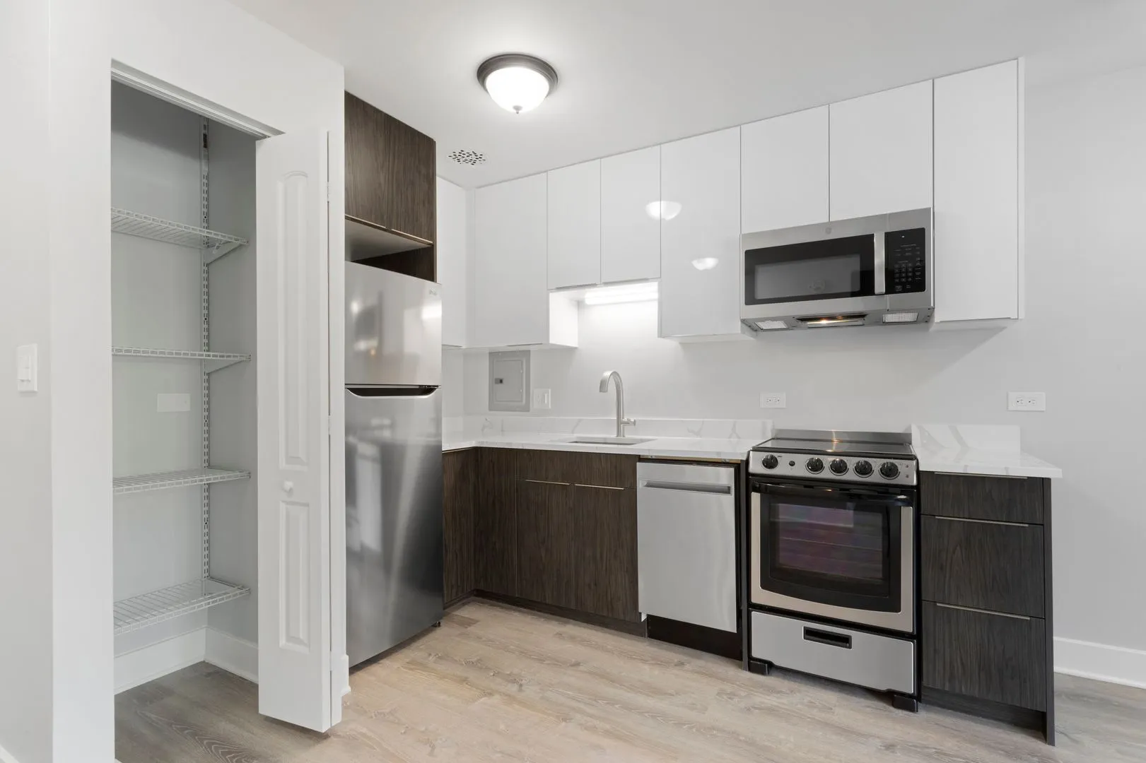 6001 N Kenmore Ave, ,  60660, USA 60660-unit#203-Chicago-IL