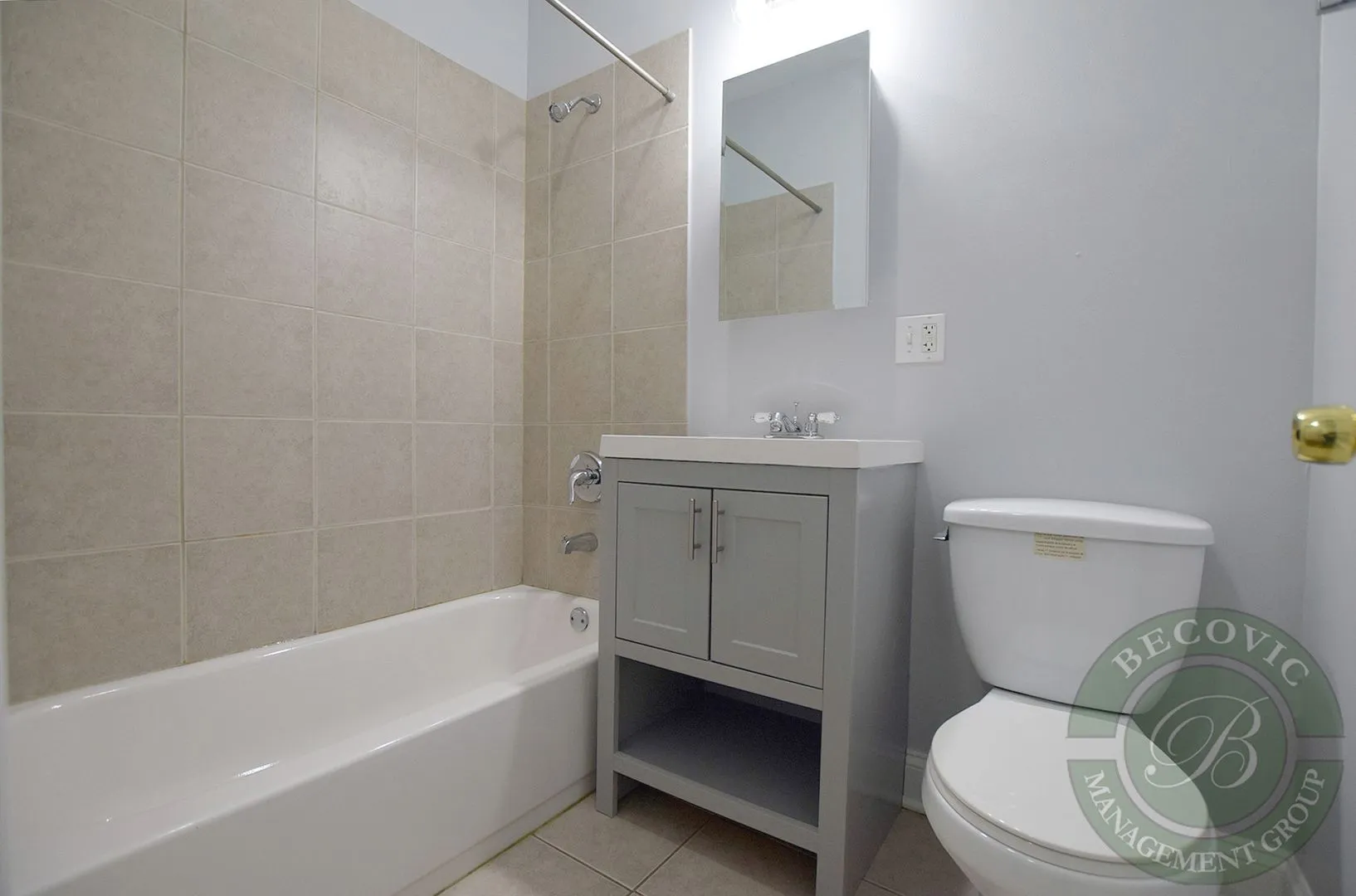 2009 W Jarvis Ave, ,  60645, USA 60645-unit#3-Chicago-IL