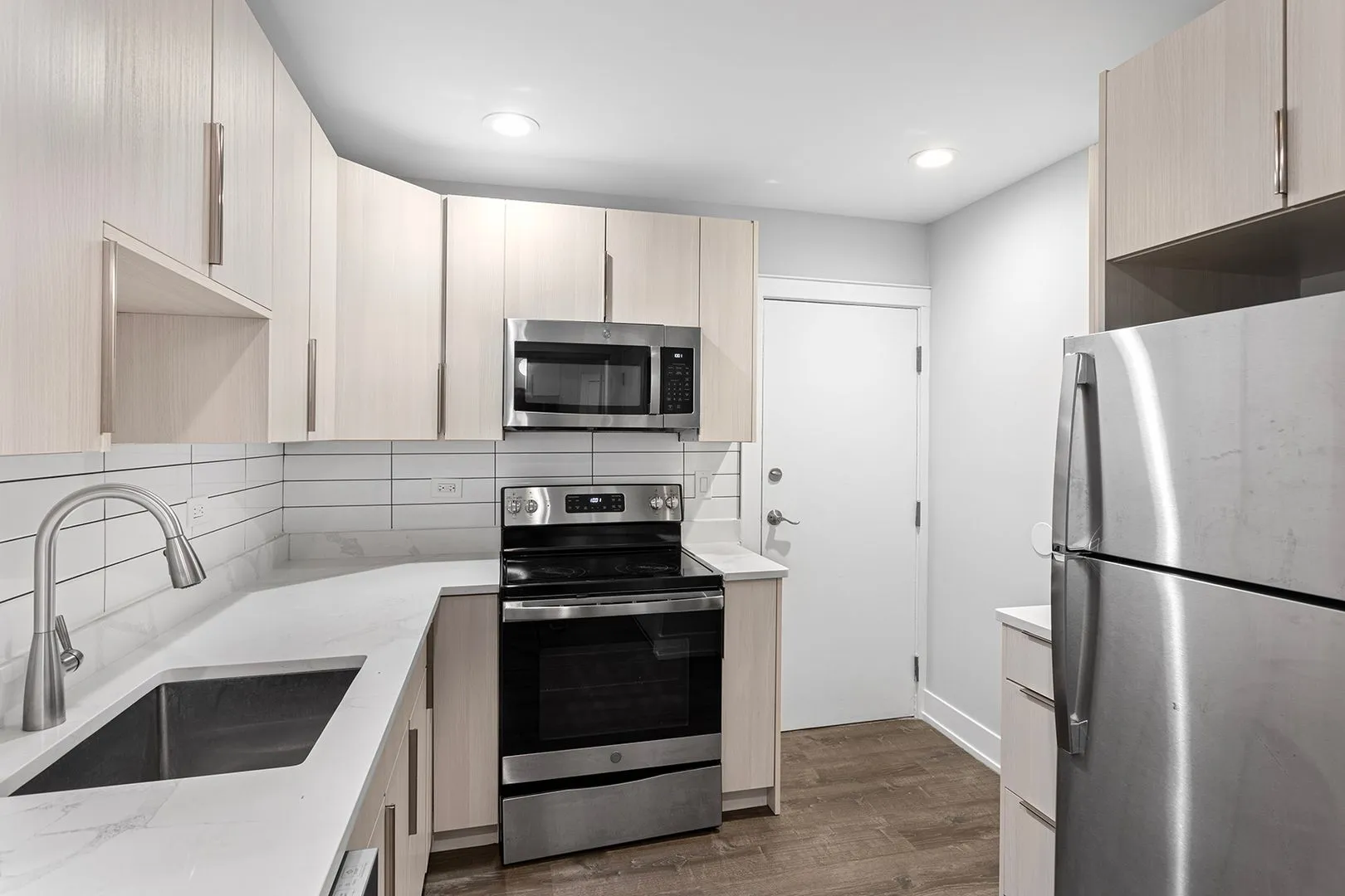 1301 W Estes Ave, ,  60626, USA 60626-unit#3W-Chicago-IL
