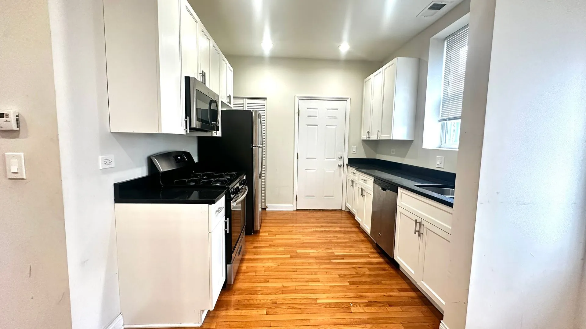 1157 W Lunt Ave, ,  60626, USA 60626-unit#3RD FLOOR-Chicago-IL