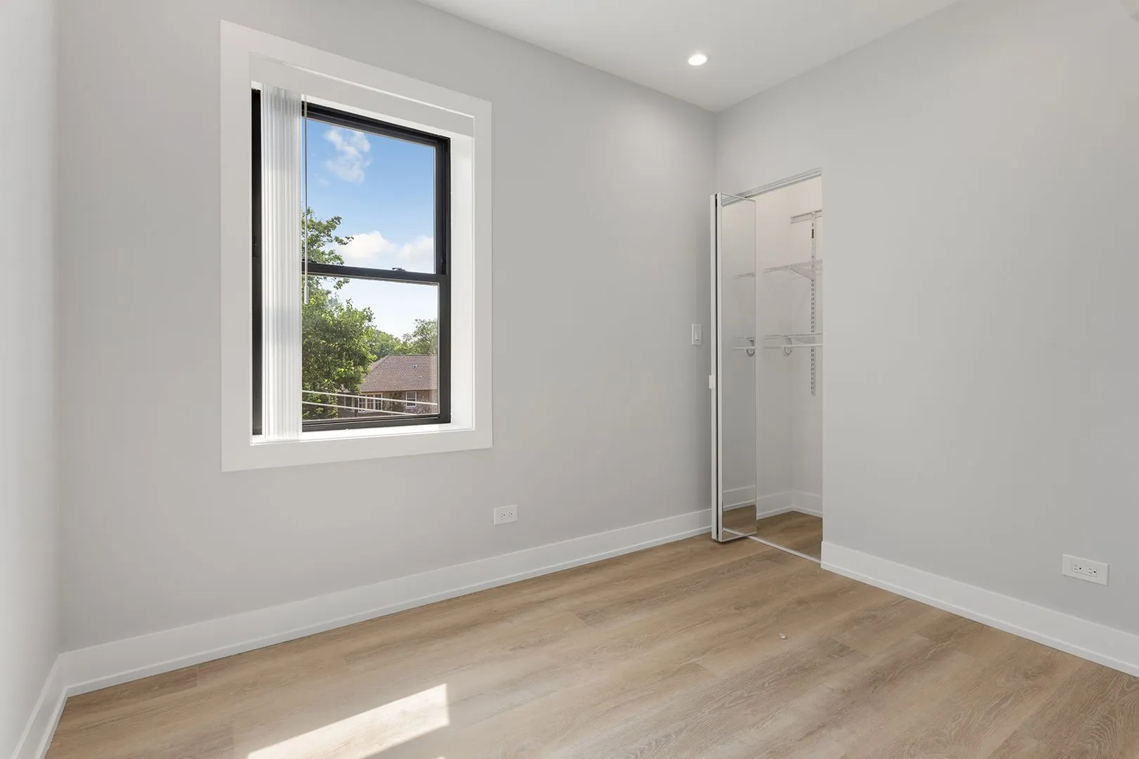 1550 W Juneway Terrace, ,  60626, USA 60626-unit#2C-Chicago-IL