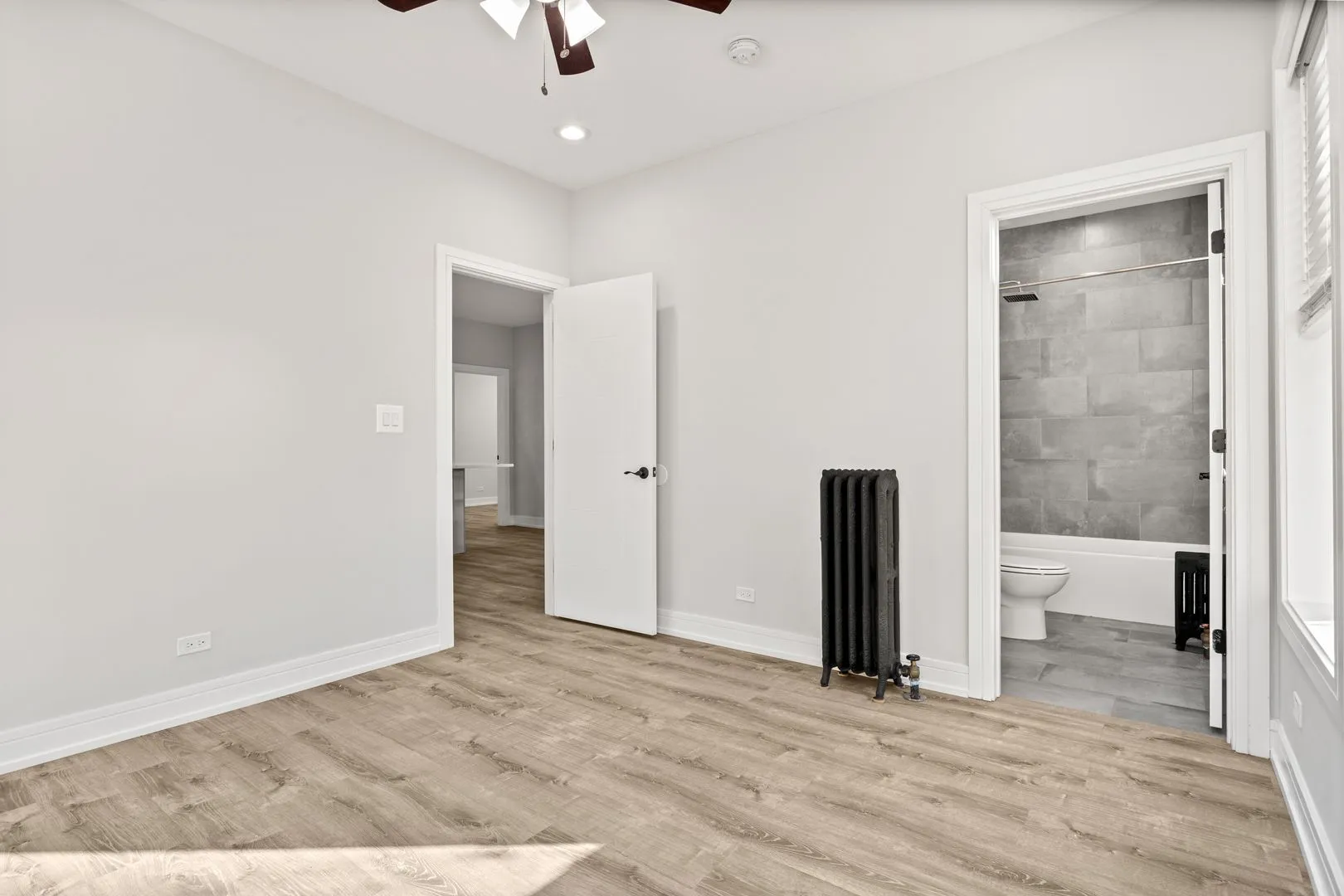 1062 W Glenlake Ave 2nd floor, , 60660, USA 60660-Chicago-IL