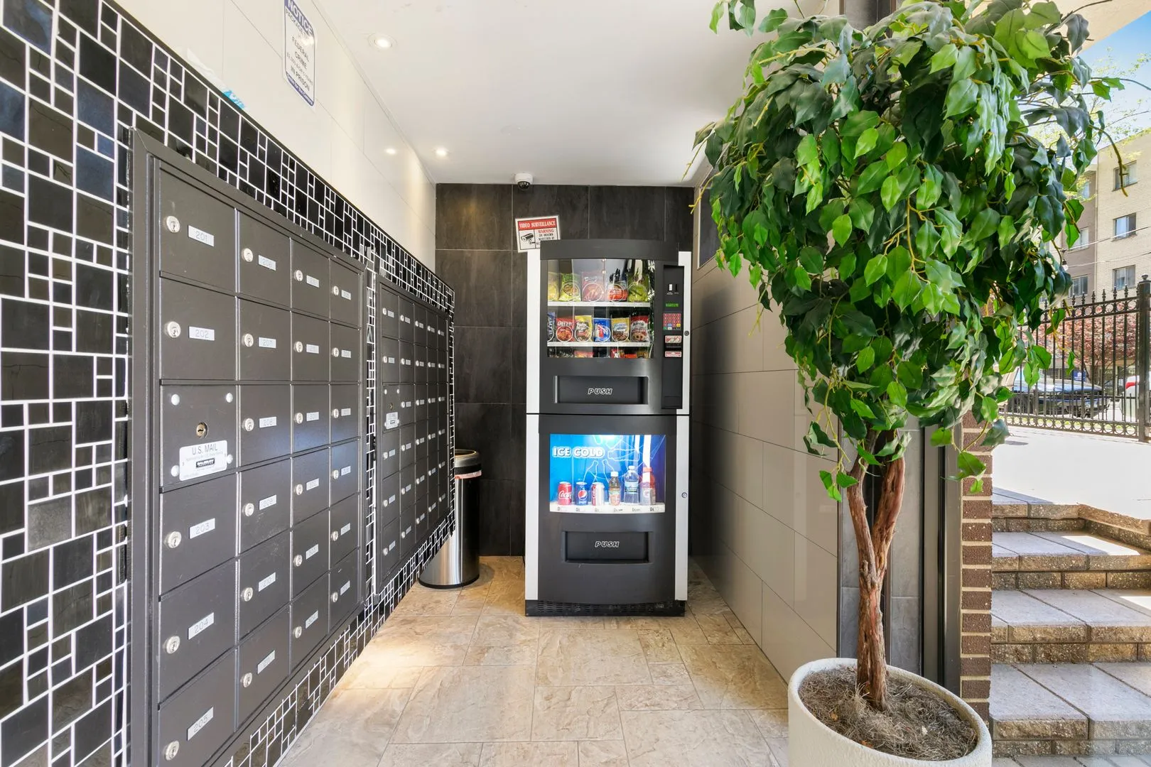 6001 N Kenmore Ave, ,  60660, USA 60660-unit#502-Chicago-IL