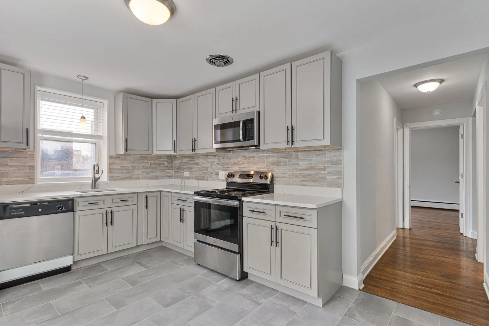 6122 N Kenmore Ave, , 60660, USA 60660-unit#3W-Chicago-IL