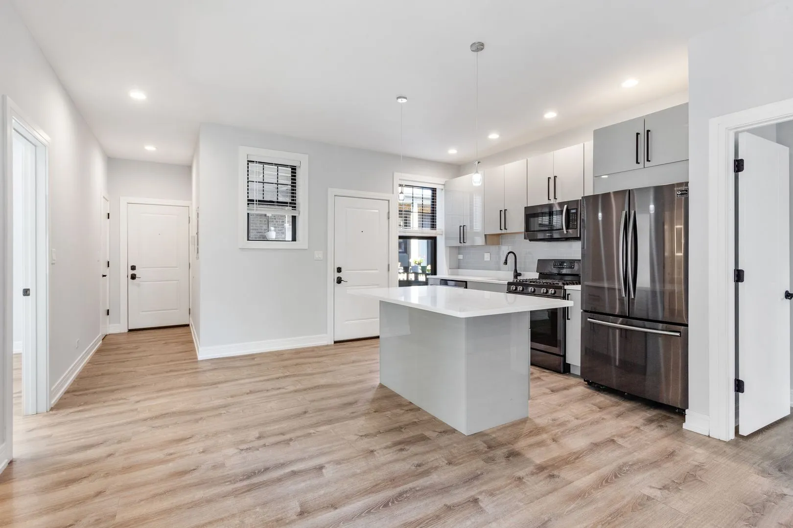 1062 W Glenlake Ave 3rd floor, , 60660, USA 60660-Chicago-IL