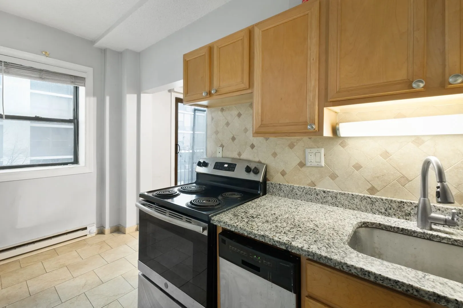 4520 N Clarendon Ave, ,  60613, USA 60640-unit#305-Chicago-IL