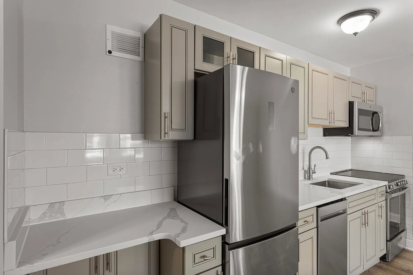 7710 N Sheridan Rd, , 60626, USA 60626-unit#304-Chicago-IL