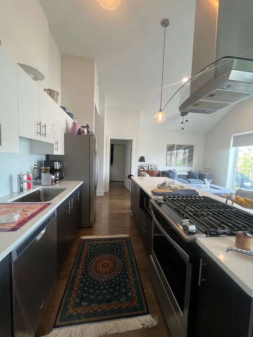 1418 W Addison St, ,  60613, USA 60613-unit#401-Chicago-IL