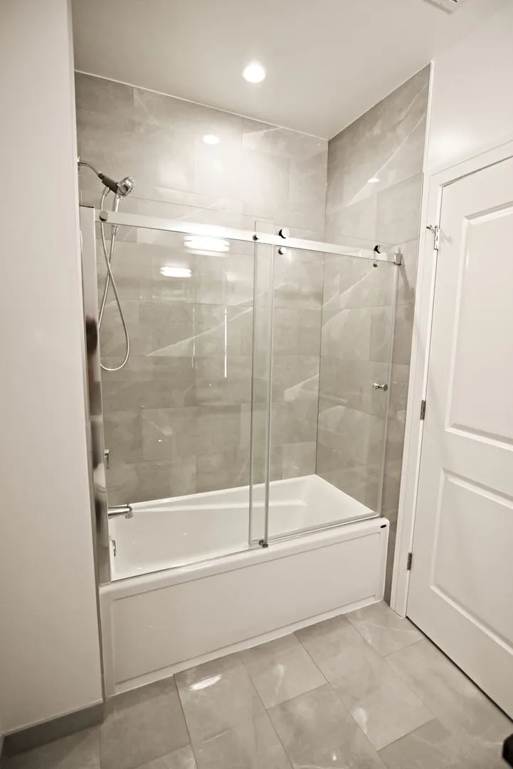 927 W Irving Park Rd, ,  60613, USA 60613-unit#927-206-Chicago-IL