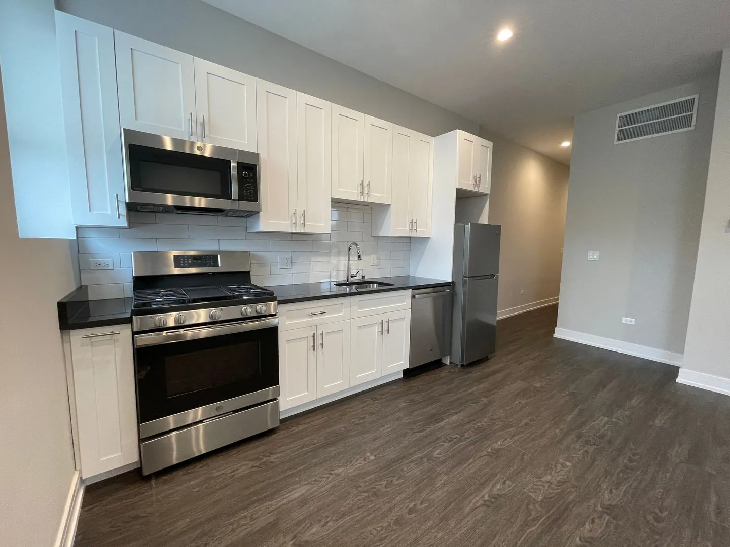 1730 W Greenleaf Ave, ,  60626, USA 60626-unit#1730-204-Chicago-IL