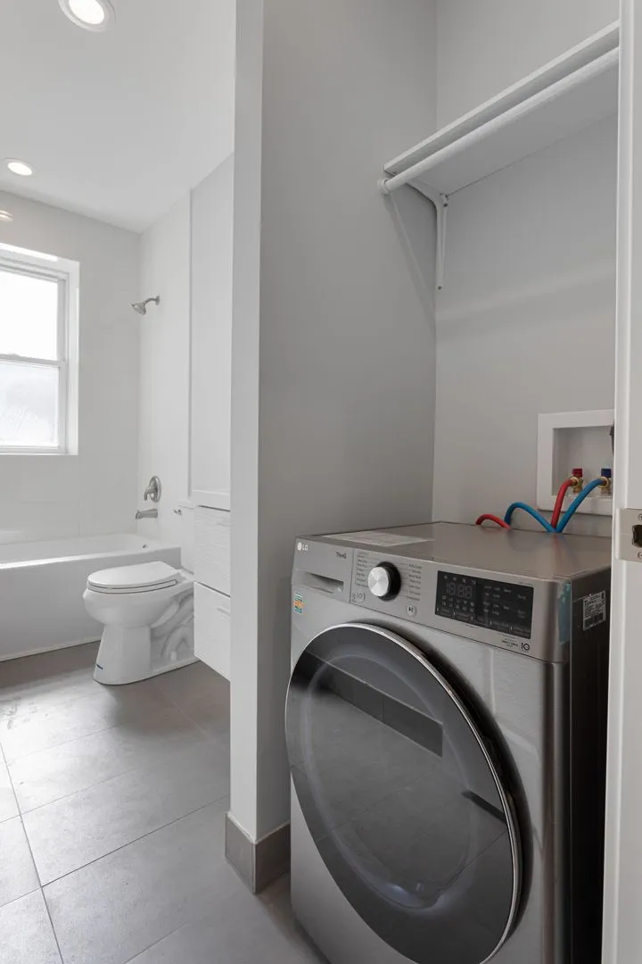 7385 N Damen Ave, , 60645, USA 60645-unit#2S-Chicago-IL