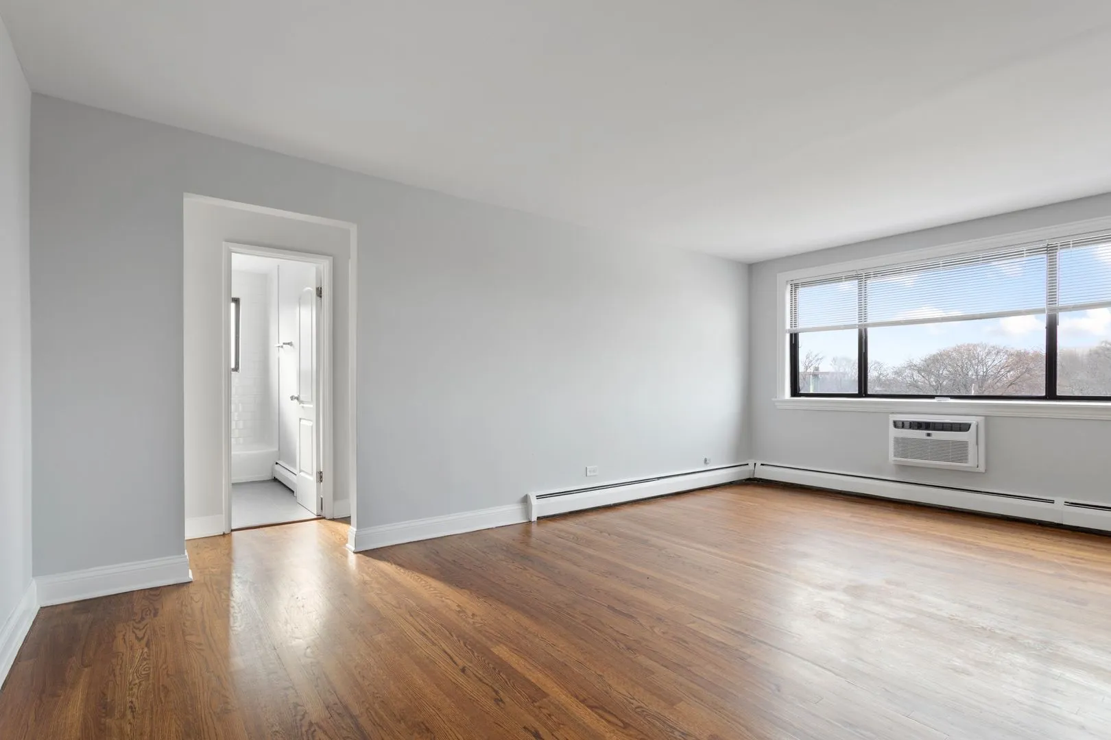 6826 N Ridge Blvd, , 60645, USA 60645-unit#404-Chicago-IL