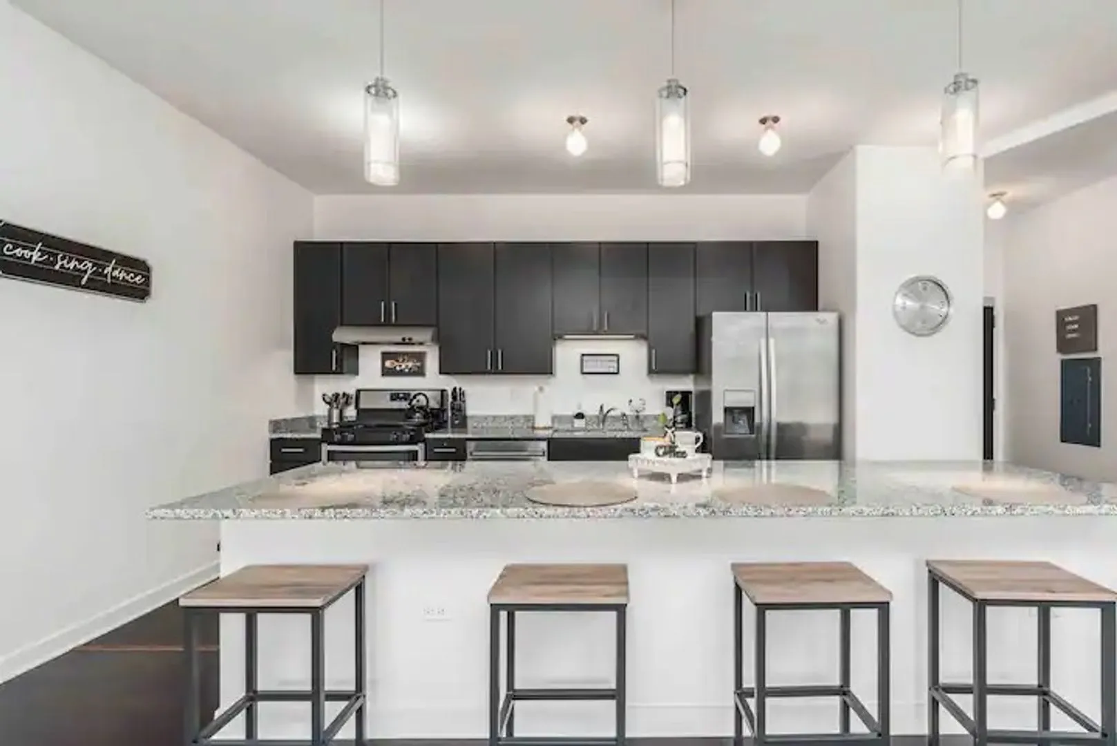 6355 N Wayne Ave, , 60660, USA 60660-unit#31-Chicago-IL