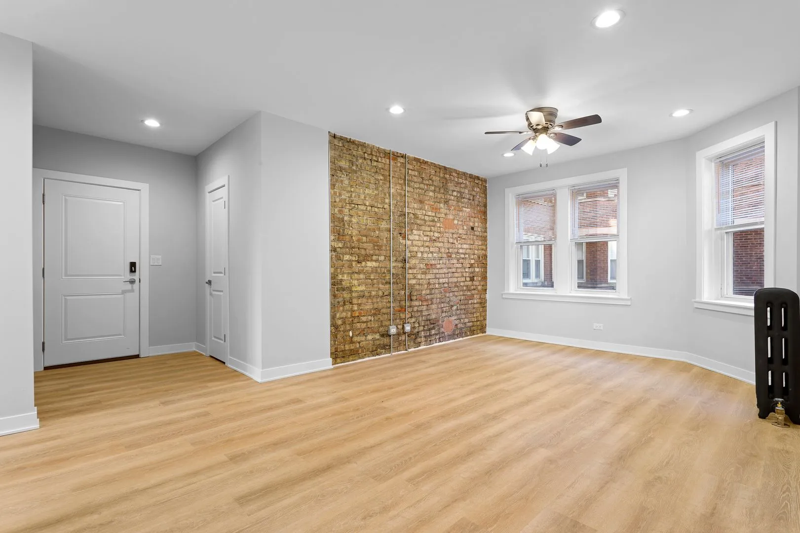 7387 N Damen Ave, ,  60645, USA 60645-unit#3W-Chicago-IL