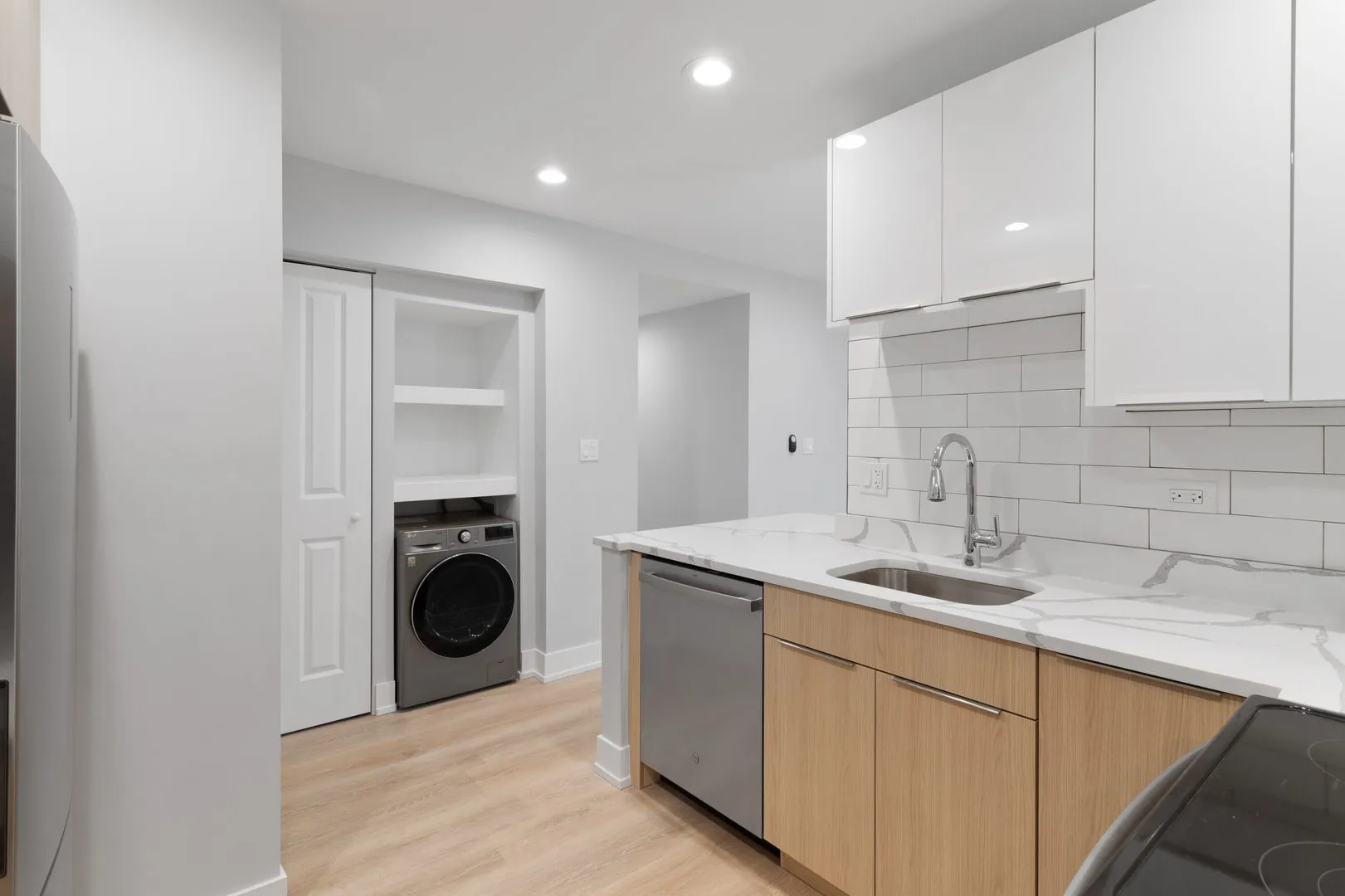 1303 W Estes Ave, ,  60626, USA 60626-unit#4W-Chicago-IL