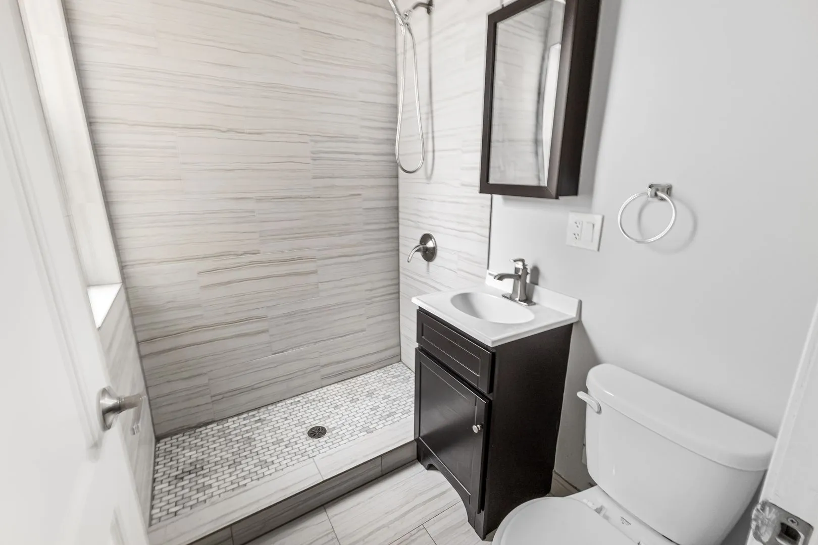 1112 W Glenlake Ave, ,  60660, USA 60660-unit#3RD FLOOR-Chicago-IL