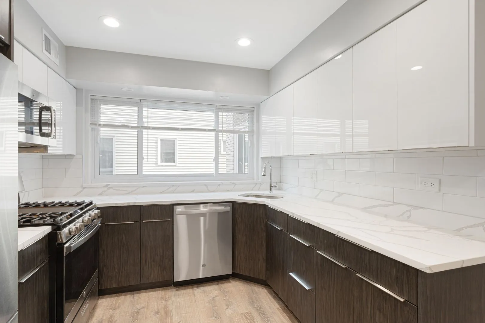 2333 W Lunt Ave, , 60645, USA 60645-unit#401-Chicago-IL