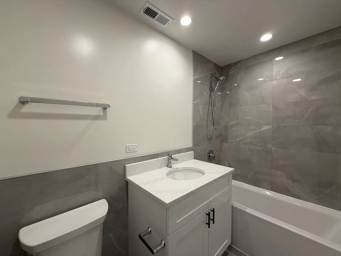 916 W Belmont Ave, , 60657, USA 60657-unit#2N-Chicago-IL