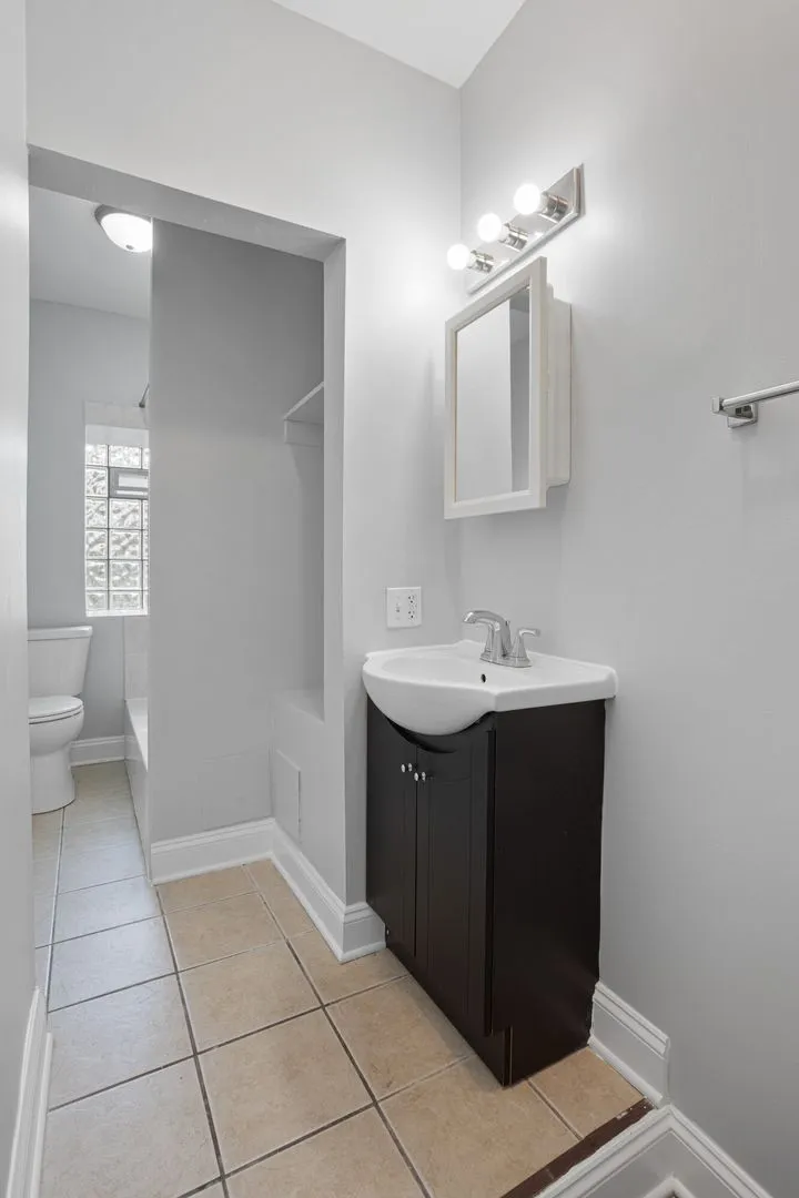 4555 Malden St, ,  60640, USA 60640-unit#207-Chicago-IL