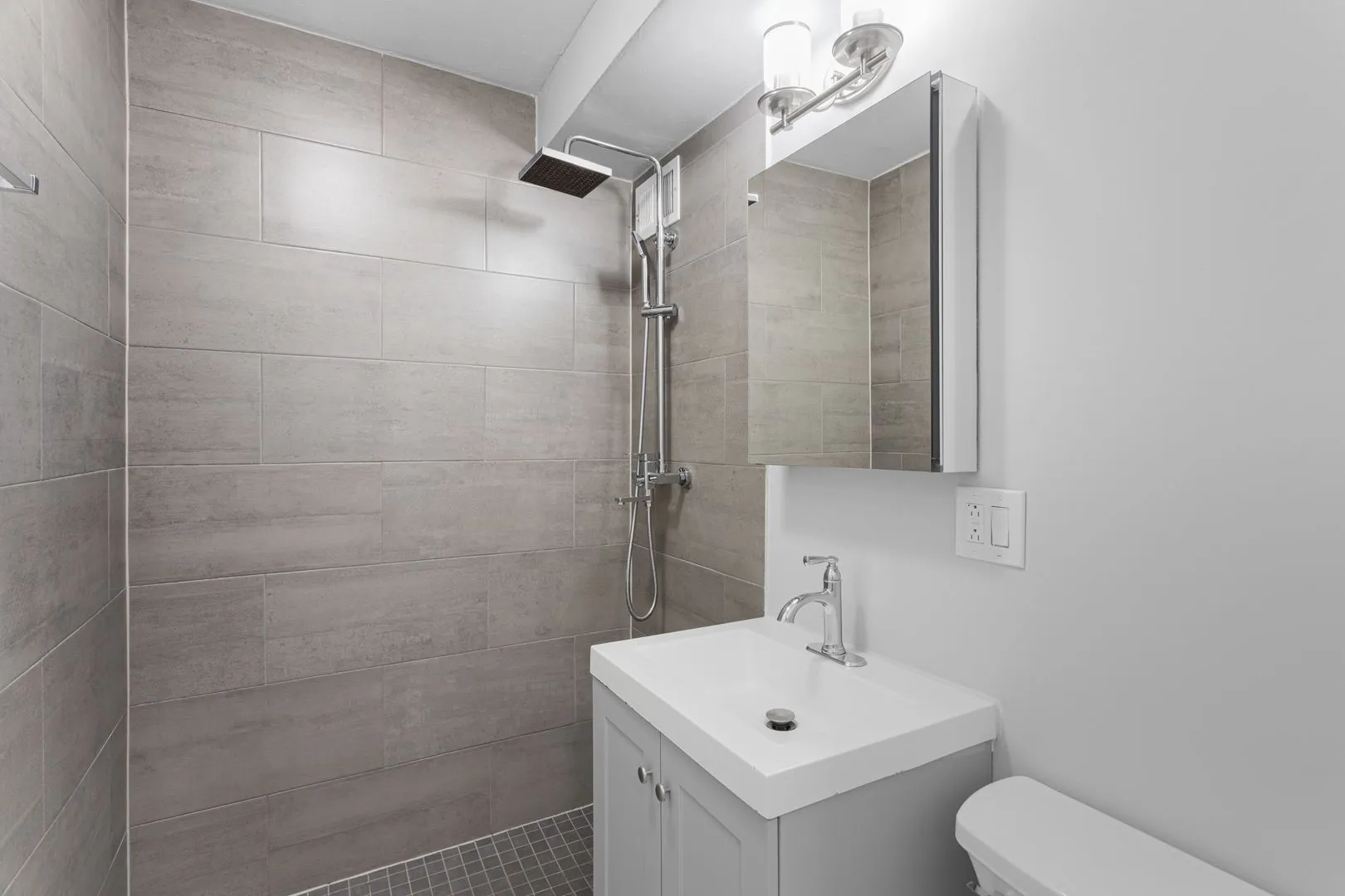 7710 N Sheridan Rd, , 60626, USA 60626-unit#104-Chicago-IL