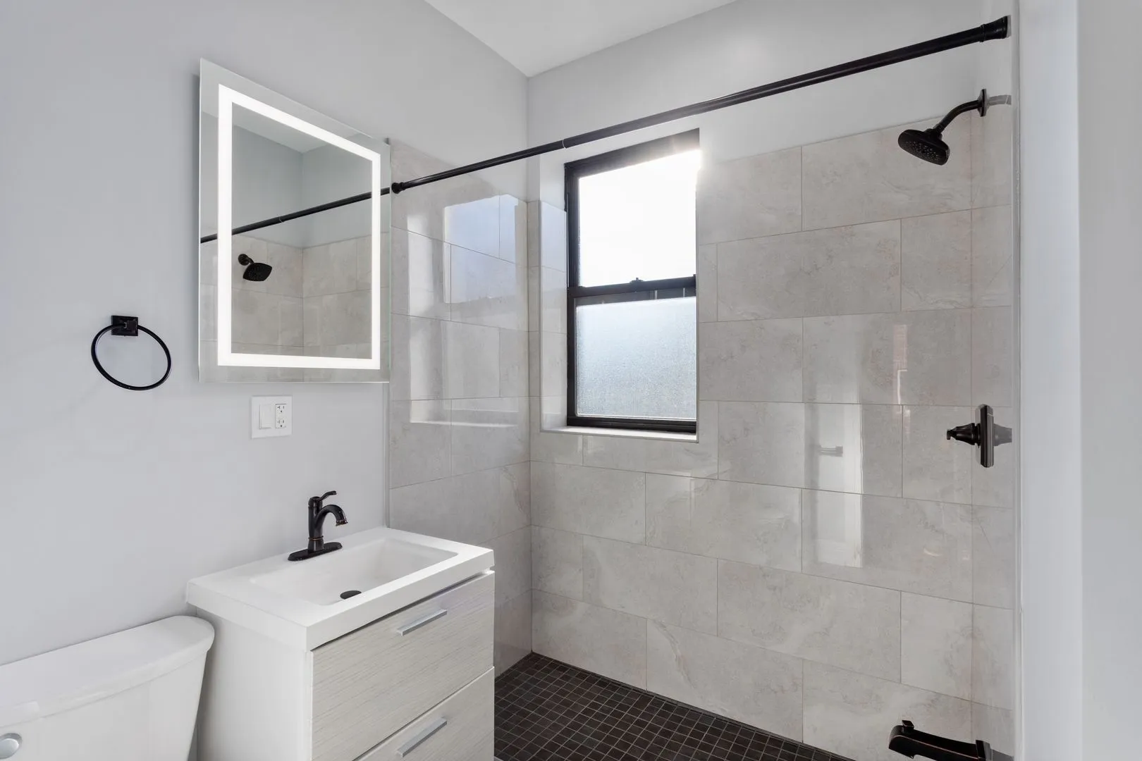 6109 N Winthrop Ave, , 60660, USA 60660-unit#3RD FLOOR-Chicago-IL