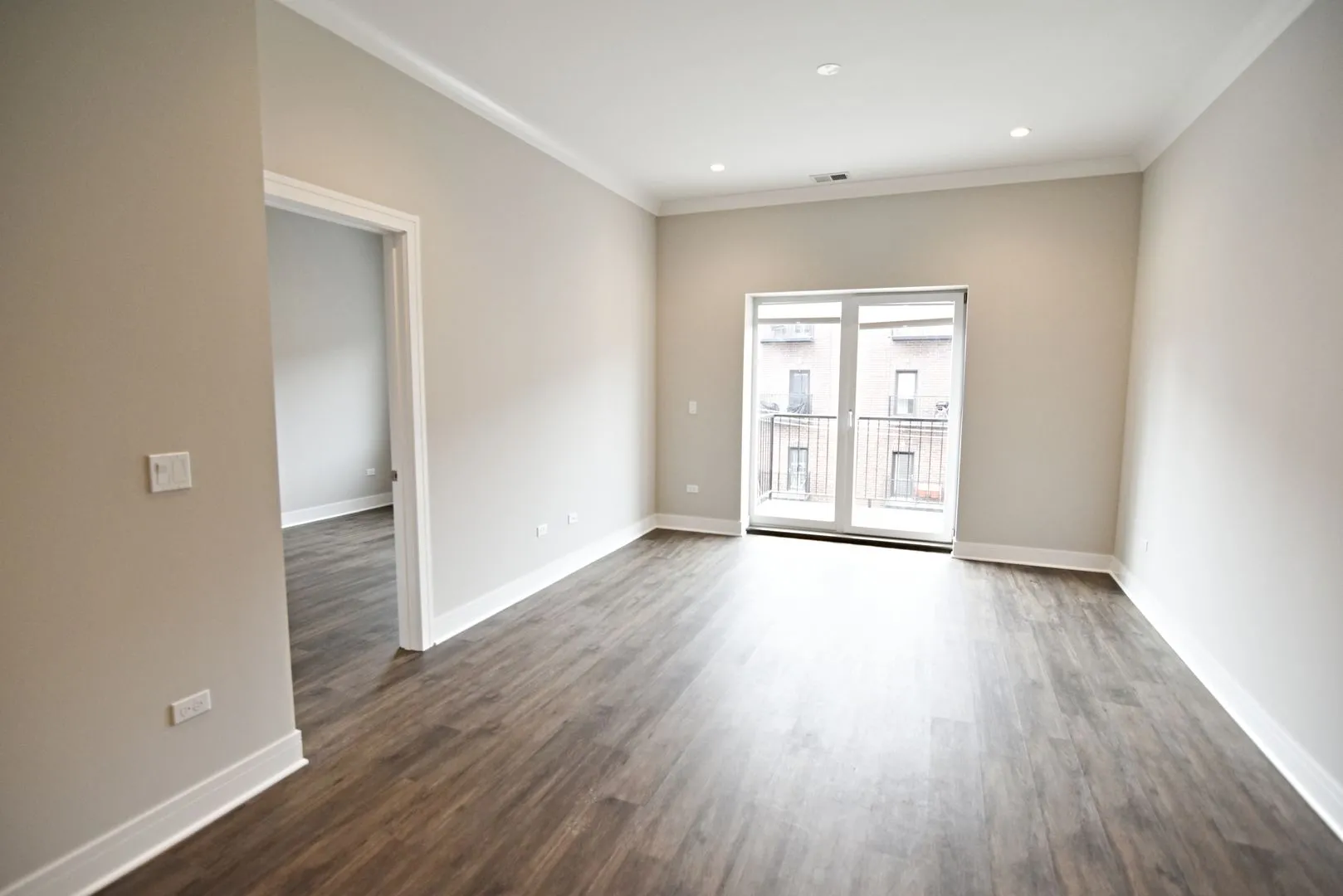 927 W Irving Park Rd, ,  60613, USA 60613-unit#927-206-Chicago-IL