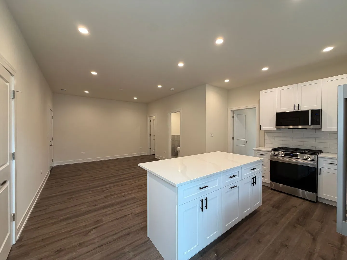 916 W Belmont Ave, , 60657, USA 60657-unit#2N-Chicago-IL