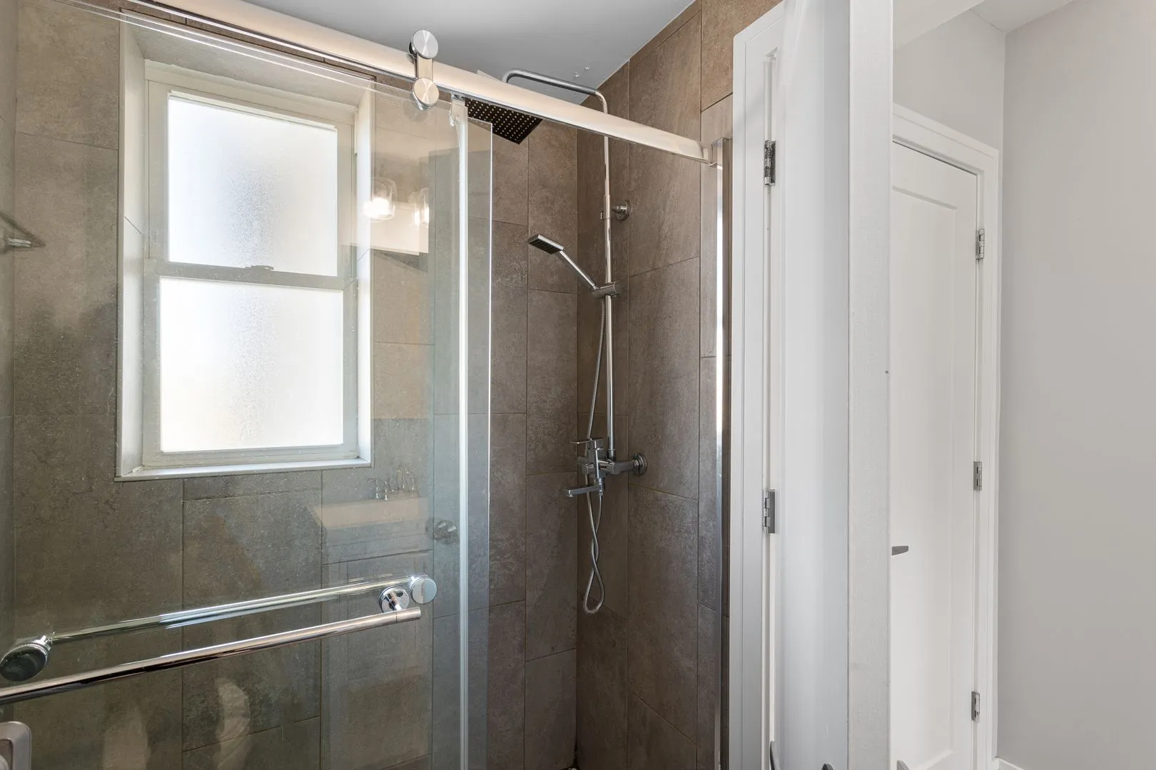 1521 W Sherwin Ave, ,  60626, USA 60626-unit#607-Chicago-IL
