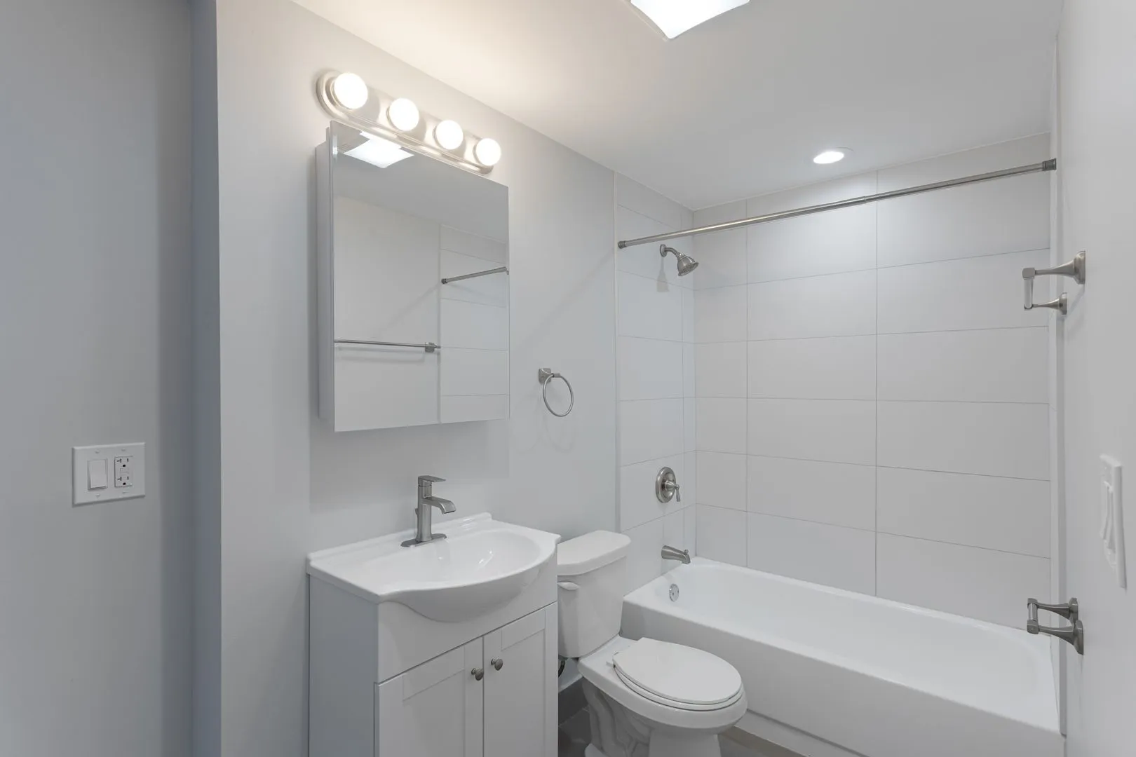 6026 N Winthrop Ave, ,  60660, USA 60660-unit#3B-Chicago-IL