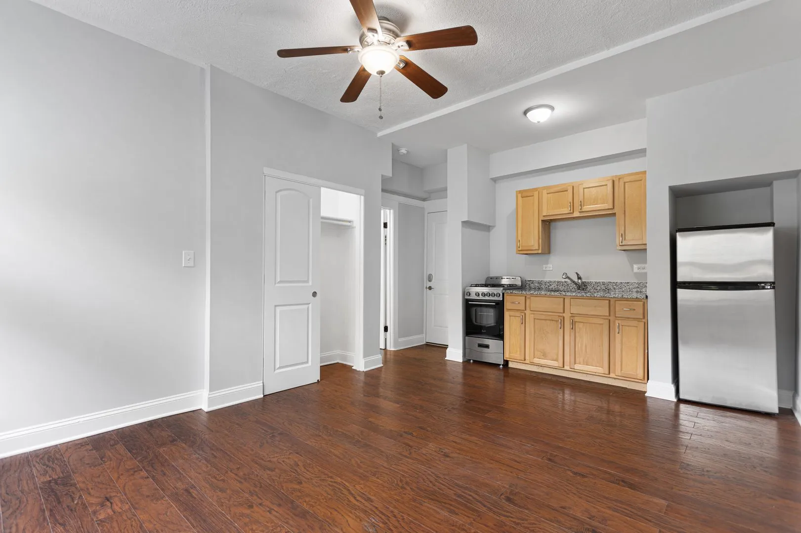4555 Malden St, ,  60640, USA 60640-unit#207-Chicago-IL