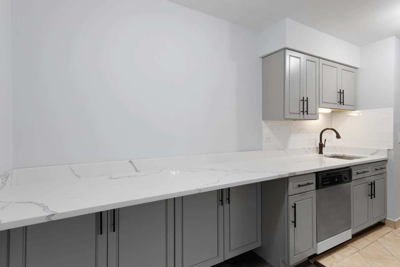 6029 N Winthrop Ave, ,  60660, USA 60660-unit#206-Chicago-IL