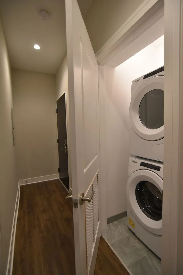 927 W Irving Park Rd, ,  60613, USA 60613-unit#927-101-Chicago-IL