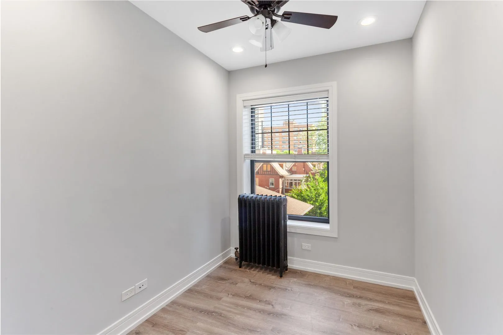 1062 W Glenlake Ave 3rd floor, , 60660, USA 60660-Chicago-IL