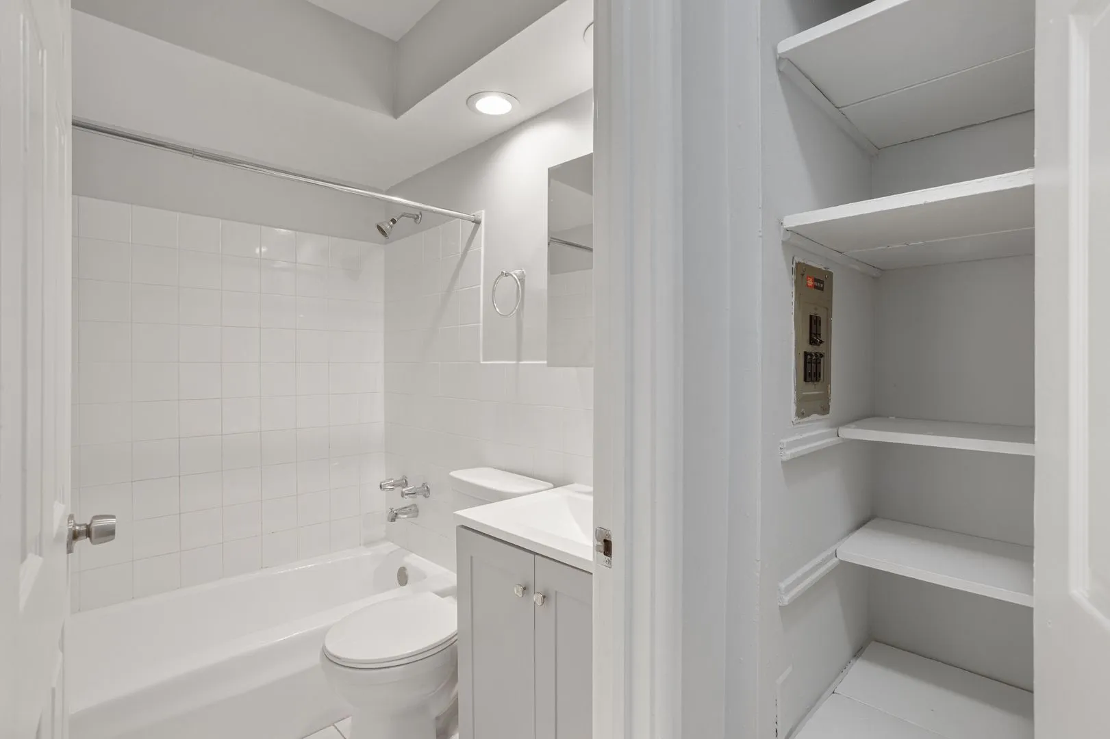 6758 N Sheridan Rd, , 60626, USA 60626-unit#240-Chicago-IL