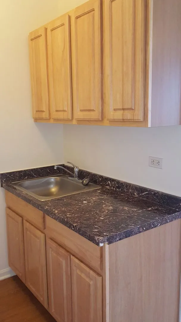 4031 N Kenmore Ave, ,  60613, USA 60613-unit#.412-Chicago-IL