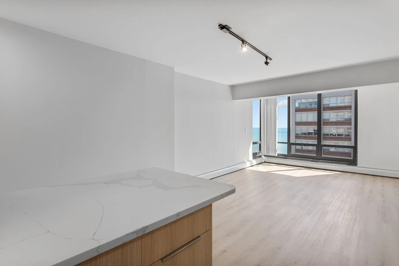 6166 N Sheridan Rd, ,  60660, USA 60660-unit#18F-Chicago-IL