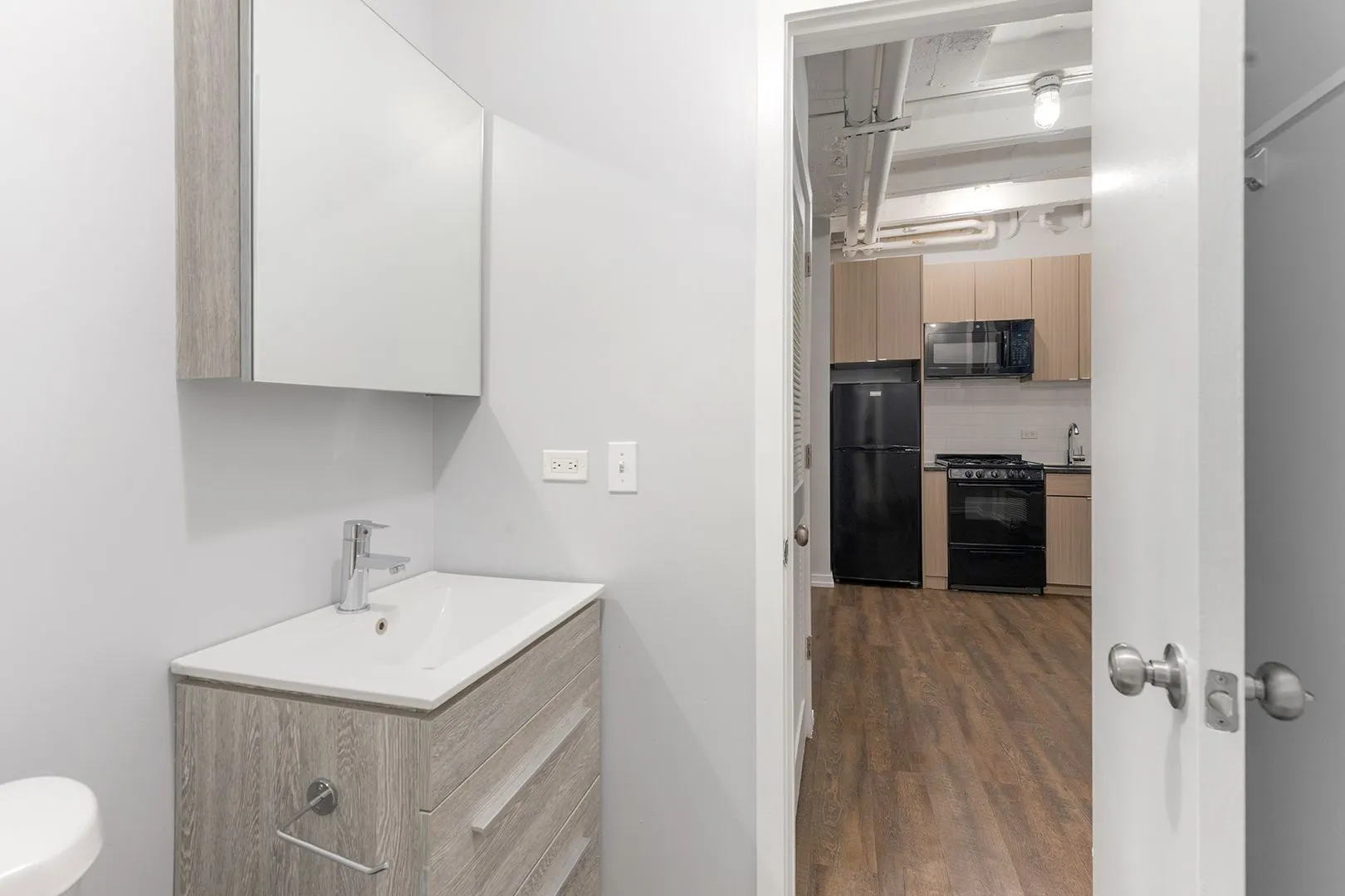 5718 N Winthrop Ave, ,  60660, USA 60660-unit#105-Chicago-IL