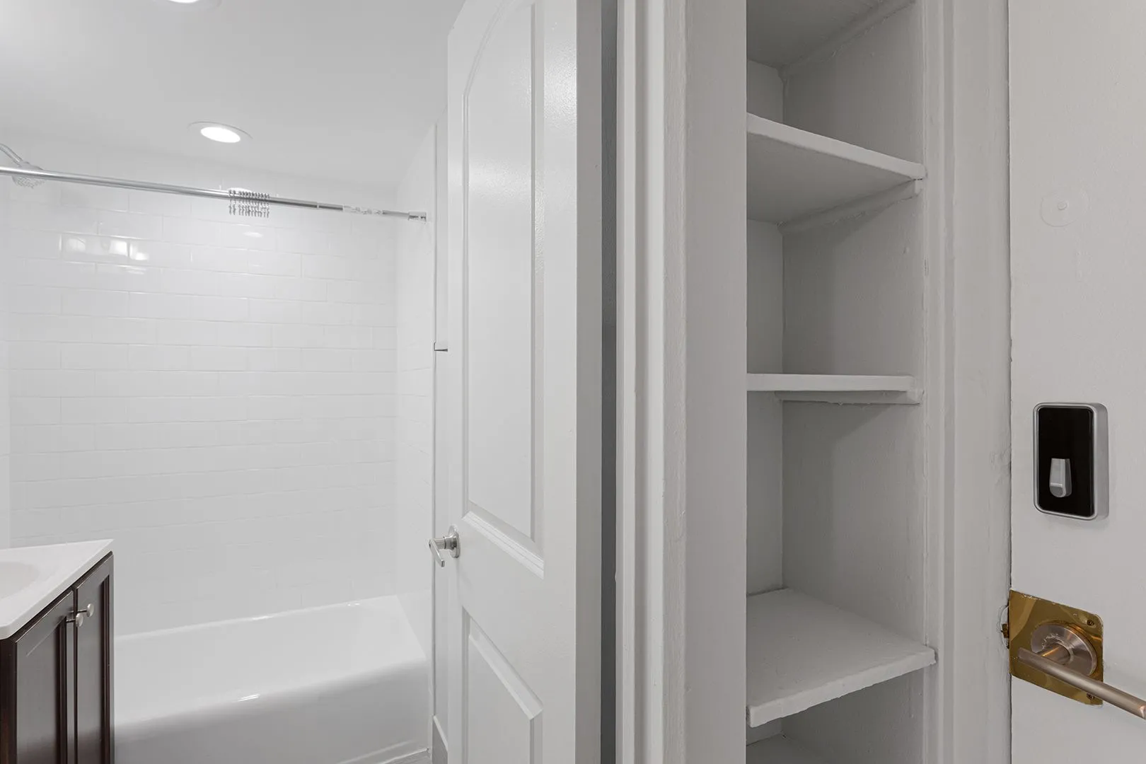 6012 N Kenmore Ave, , 60660, USA 60660-unit#2E-Chicago-IL