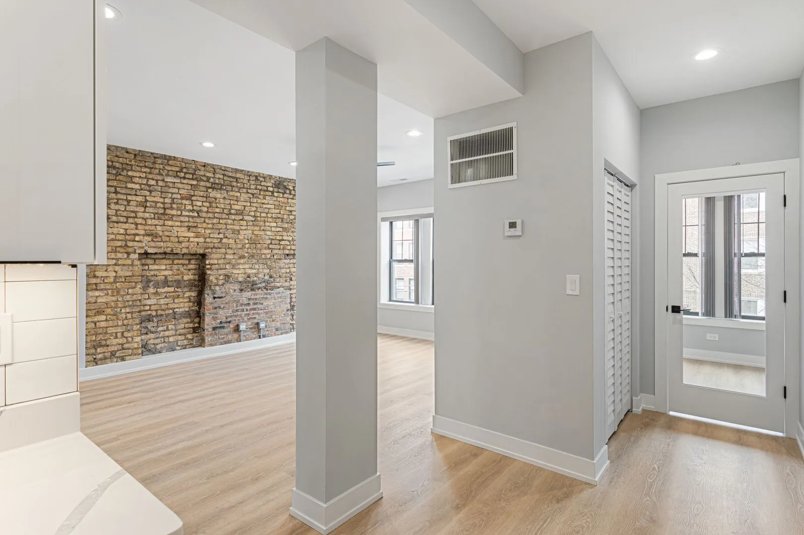 7663 N Rogers Ave, , 60626, USA 60626-unit#3-Chicago-IL