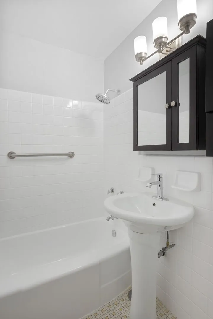 5858 N Sheridan Rd, , 60660, USA 60660-unit#206-Chicago-IL