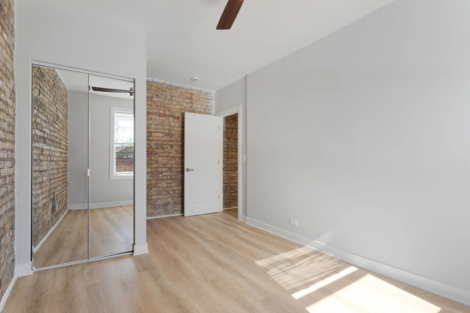 7385 N Damen Ave, , 60645, USA 60645-unit#2S-Chicago-IL