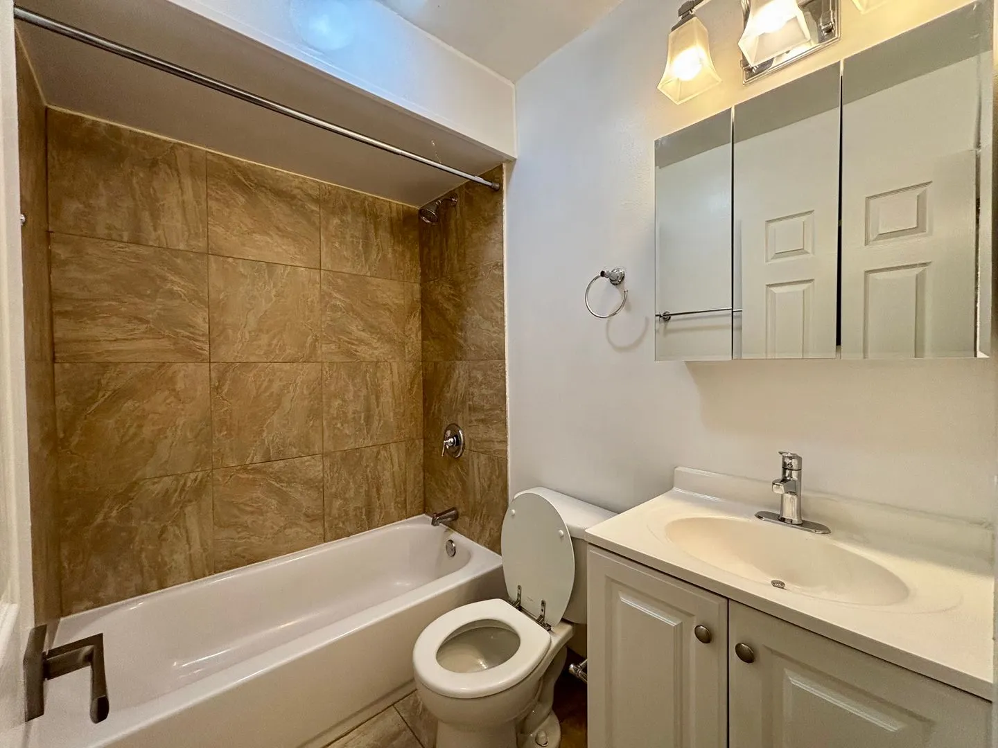 6954 N Sheridan Rd, , 60626, USA 60626-unit#203-Chicago-IL