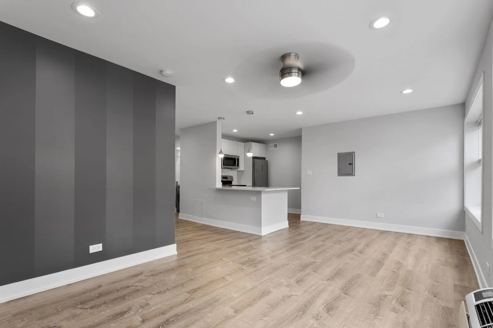 1303 W Estes Ave, ,  60626, USA 60626-unit#2E-Chicago-IL