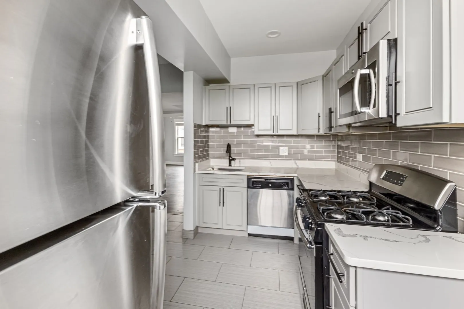 1112 W Glenlake Ave, , 60660, USA 60660-unit#3RD FLOOR-Chicago-IL