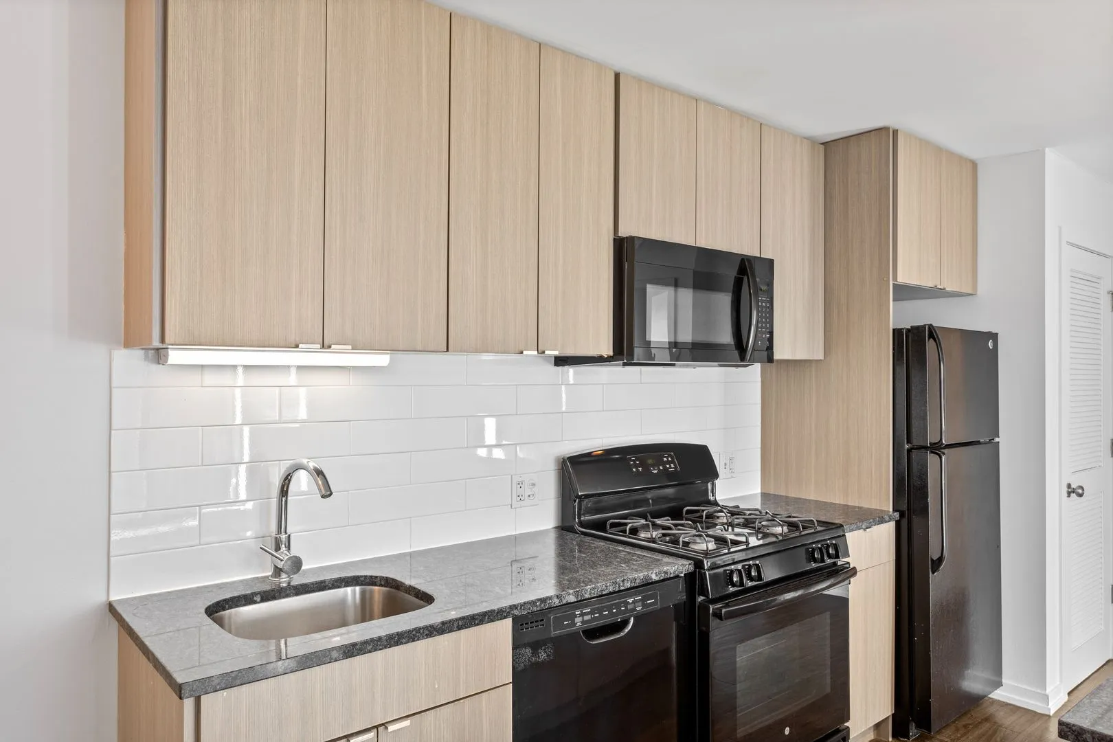 5411 N Winthrop Ave, ,  60640, USA 60640-unit#524-Chicago-IL