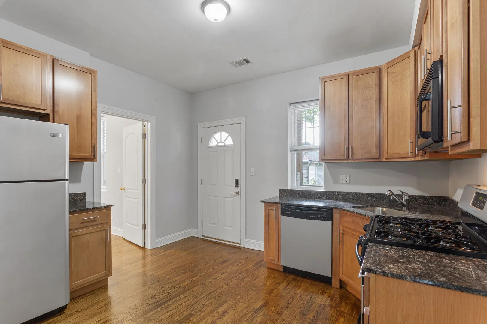 2007 W Jarvis Ave, ,  60645, USA 60645-unit#3-Chicago-IL