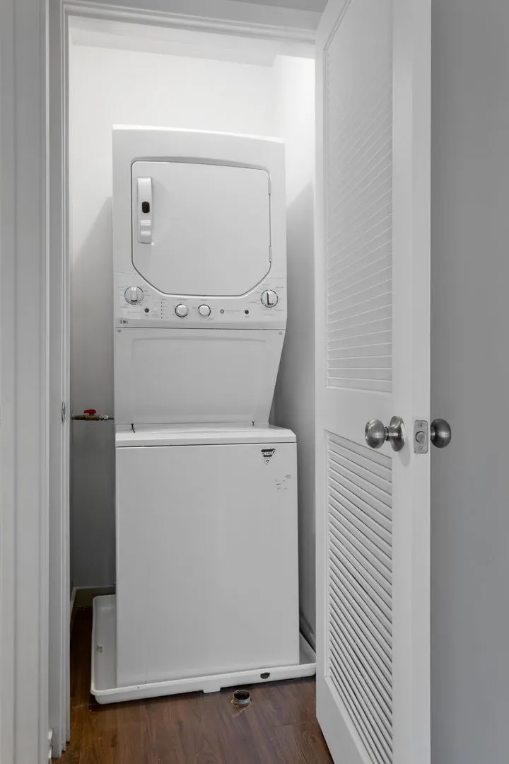 6134 N Kenmore Ave, ,  60660, USA 60660-unit#208-Chicago-IL