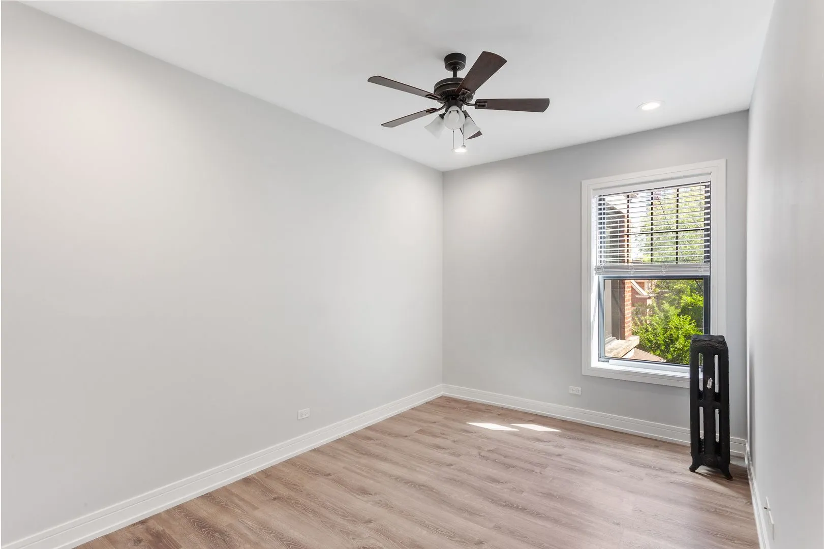1062 W Glenlake Ave 3rd floor, , 60660, USA 60660-Chicago-IL